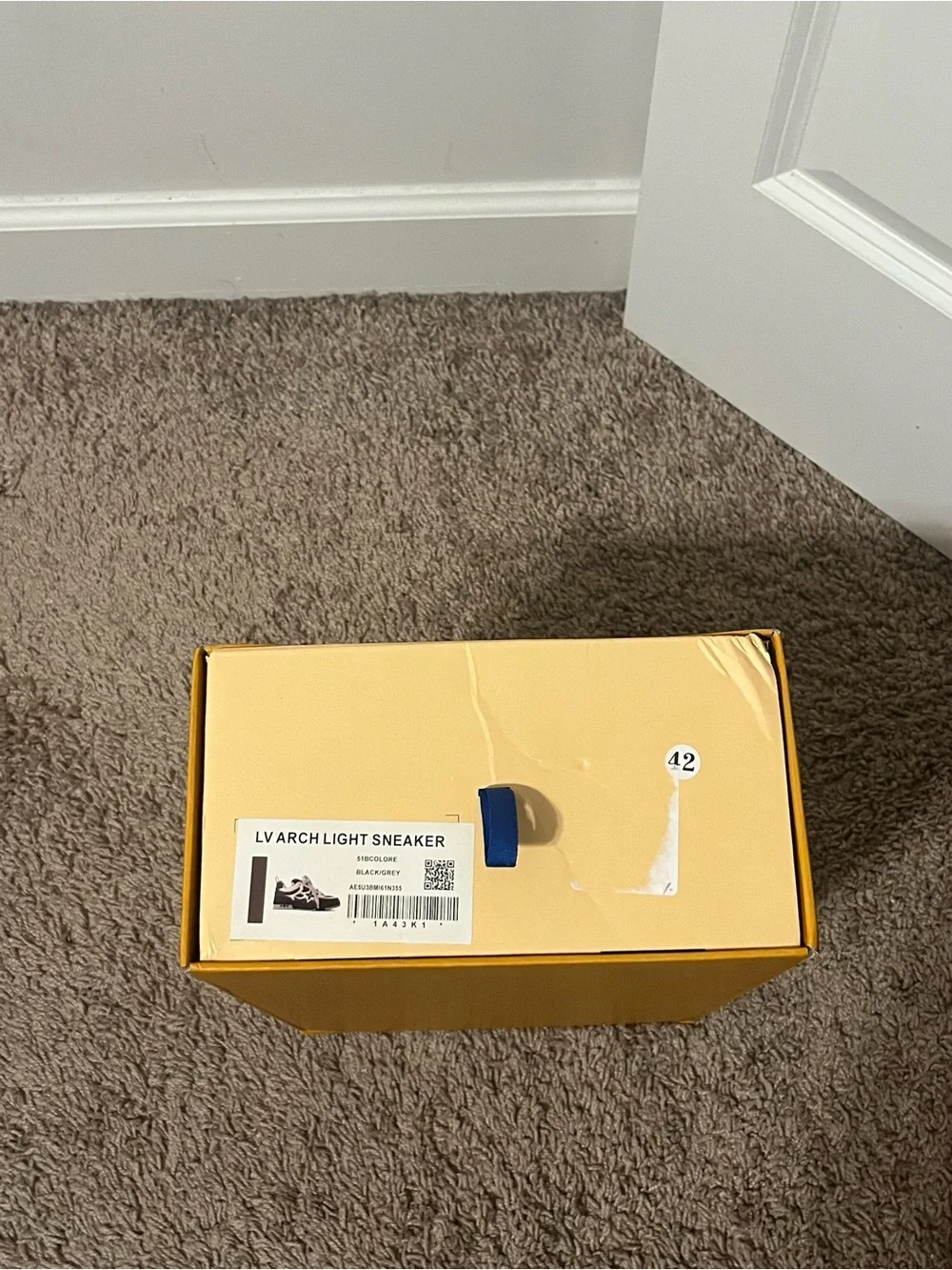 Louis Vuitton Kids Grey & White Low-Top Sneakers size 9